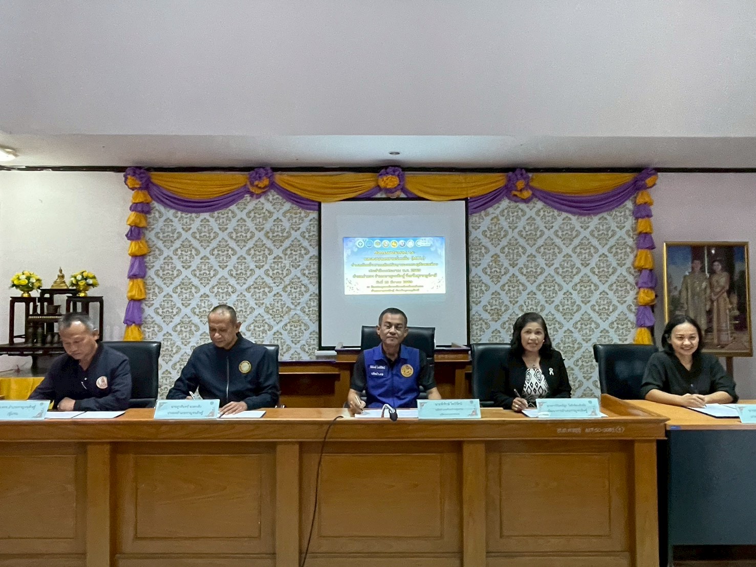 พช.กาญจนดิษฐ์ ขับเคลื่อนตำบลเข้มแข็ง ตามหลักปรัชญาของเศรษฐกิจพอเพียง